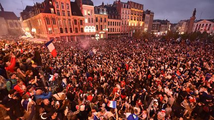 A Lille (Nord), c'est la Grand Place qui a été prise d'assaut. (MAXPPP)