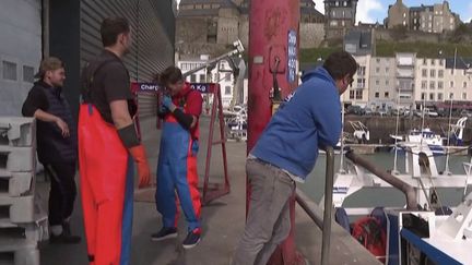 Les pêcheurs français sont furieux après l'annonce de l'octroi de 64 licences de pêche autour de l'île de Jersey. Les dossiers de 75 bateaux ont été rejetés. (CAPTURE ECRAN FRANCE 2)