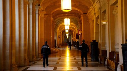 Un couloir du palais de justice à Paris,&nbsp;le 19 janvier 2021. (LUDOVIC MARIN / AFP)