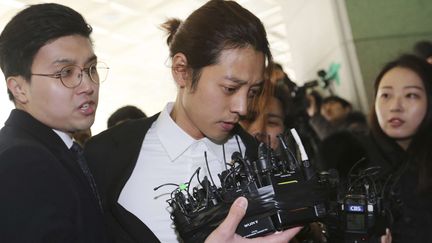 Jung Joon-young, chanteur du groupe de K-pop Highlight au commissariat métropolitain de Seoul le 14 mars 2019
 (Ahn Young-joon/AP/SIPA)