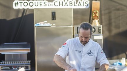 L'Espace des Chefs du festival Toques en Chablais à Thonon-les-Bains se trouve sous le chapiteau cristal installé sur le parc du Belvédère, au-dessus du Léman. C'est ici qu’auront lieu les concours, la plupart des ateliers et d’autres événements comme le show culinaire. (JYHELL)