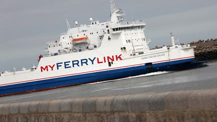 Une photo d'un ferry de la compagnie MyFerryLink prise le 13 avril 2015 &agrave; Calais. (CITIZENSIDE / THIERRY THOREL / AFP)