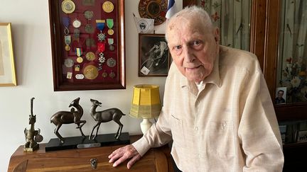 À l'âge de 100 ans, Charles Coste est le doyen des médaillés olympiques français. (NICOLAS PIQUET / RADIOFRANCE)