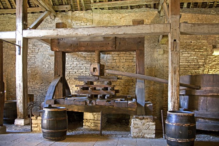 Le vieux pressoir en bois de l'Hotel des Ducs de Bourgogne, au Musée du vin de Beaune.&nbsp; (PHILIPPE ROY / PHILIPPE ROY)