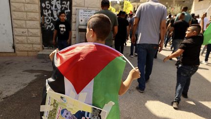 Un jeune Palestinien défile pour protester contre la mort de deux Palestiniens près de Jenine, le 14 septembre 2022 à Kafr Dan (Cisjordanie occupée). (JAAFAR ASHTIYEH / AFP)