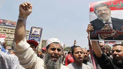 Manifestations de membres des Fr&egrave;res musulmans et de partisans de Mohamed Morsi, le 4 juillet 2013 au Caire (Egypte). (LOUAFI LARBI / REUTERS)