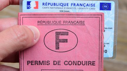 Le permis de conduire apparaîtra dans l'onglet portefeuille de l'application France Identité. (ROMAIN DOUCELIN / HANS LUCAS / AFP)