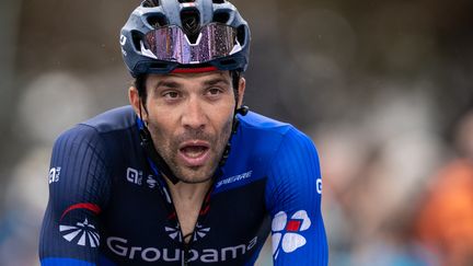 Thibaut Pinot à l'arrivée de la quatrième étape du Tour de Romandie, le 29 avril 2023 à Thyon 2000. (FABRICE COFFRINI / AFP)