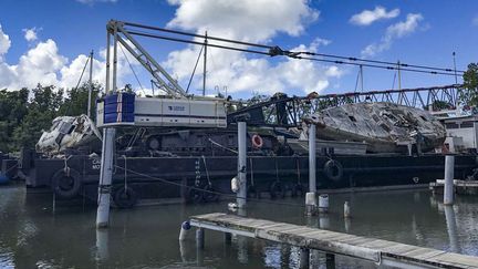 Le réaménagement de Port Cohé au Lamentin, en janvier 2019, et le dégagement progressif des épaves et bateaux abandonnés dans le chenal du port de plaisance avant sa rénovation.&nbsp;&nbsp; (BERTRAND CARUGE / MARTINIQUE LA 1ERE)