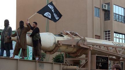 Des combattants de l'Etat islamique à Raqa (Syrie), en juin 2014. (AFP PHOTO / HO / WELAYAT RAQA)