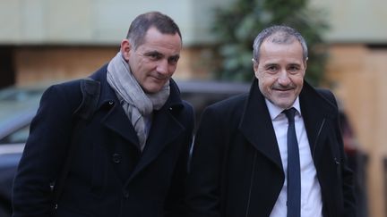 Le président autonomiste du conseil exécutif de Corse, Gilles Simeoni (à gauche) et le président nationaliste de l'Assemblée de Corse, Jean-Guy Talamoni, le 22 janvier 2018 à Paris. (JACQUES DEMARTHON / AFP)