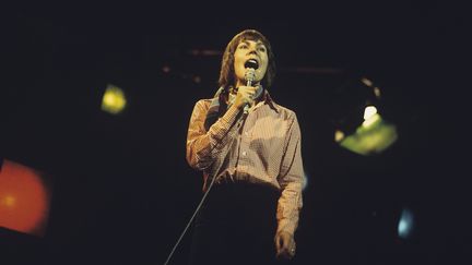 Helen Reddy sur scène dans les années 1970.&nbsp; (DAVID REDFERN / REDFERNS)