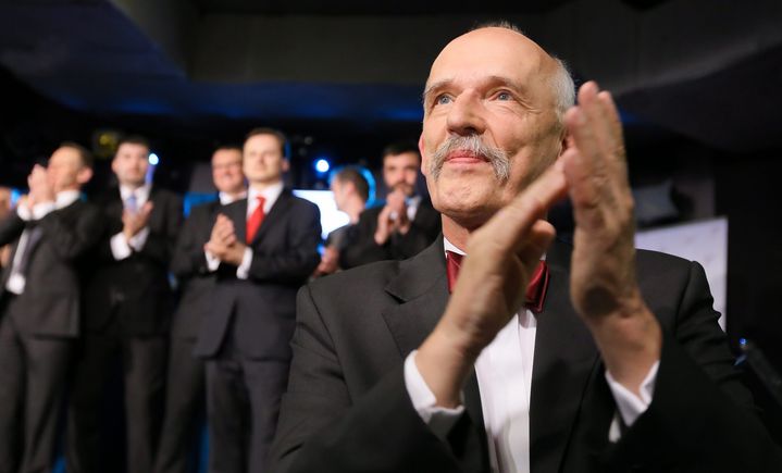 Janusz Korwin-Mikke r&eacute;agit apr&egrave;s sa victoire aux &eacute;lections europ&eacute;ennes, le 25 mai 2014 &agrave; Varsovie (Pologne).&nbsp; (MAXPPP)