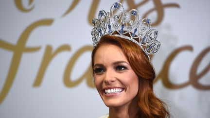 Maëva Coucke, élue Miss France 2018, lors d'une conférence de presse à Châteauroux (Indre), le 16 décembre 2017. (GUILLAUME SOUVANT / AFP)