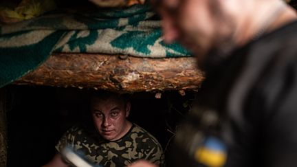 Une unité de l'armée ukrainienne, sur le front, près de Bakhmout le 22 juillet 2023. (NICOLAS CLEUET / LE PICTORIUM / MAXPPP)