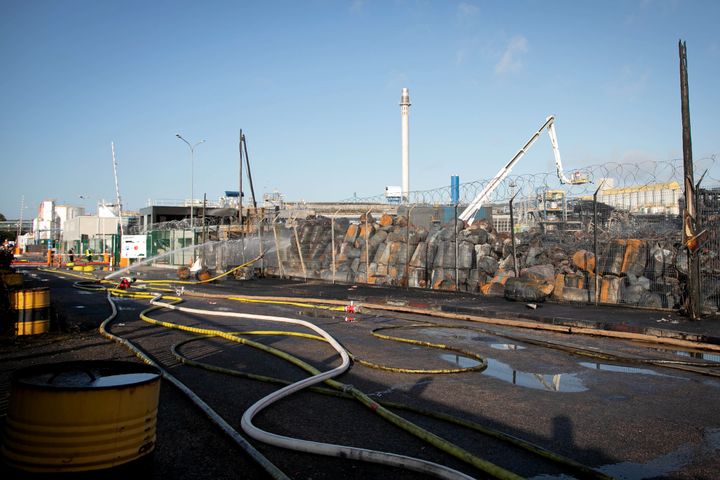 L'usine Lubrizol de Rouen le 27 septembre 2019, après l'incendie. (LOU BENOIST / AFP)