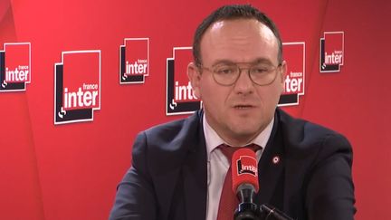 Le nouveau patron des députés LR, Damien Abad, invité de France Inter. (FRANCE INTER)