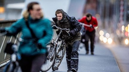 L’objectif affiché est clairement de faire sortir les Néerlandais de leurs voitures. (ROBIN UTRECHT / ANP)