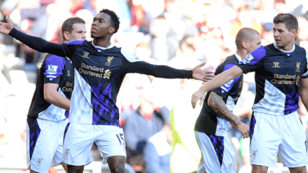 Le Liverpuldian Daniel Sturridge harangue la foule