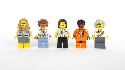 Les figurines des "Femmes de la Nasa"&nbsp;proposées par Maia Weinstock à Lego. (MAIA WEINSTOCK / LEGO)