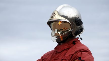 Par mesure de sécurité, la Seine-et-Marne, l'Oise, le Rhône, le Vaucluse ont interdit, aux soldats du feu, le port de la barbe. (JEAN FRANCOIS OTTONELLO / MAXPPP)