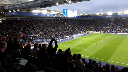 Deux mois après la mort du propriétaire du club, Leicester s'est imposé 2 buts à 1 contre Manchester City lors du Boxing Day. (CÉCILIA ARBONA / RADIO FRANCE)