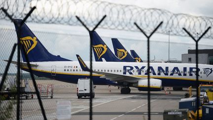 Un avion Ryanair à Manchester le 1er mai 2020. (OLI SCARFF / AFP)