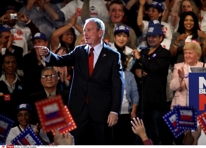 Michael Bloomberg&nbsp;fête&nbsp;sa réélection à la mairie de New York, le 3 novembre 2009. (CRAIG RUTTLE/AP/SIPA)