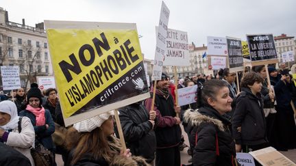 Une manifestation contre l'islamophobie &agrave; Lyon (Rh&ocirc;ne), le 15 mars 2015. (NICOLAS LIPONNE / AFP)