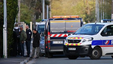 La police scientifique a procédé mercredi aux constatations au domicile de la famille à Mérignac, en Gironde. (LAURENT THEILLET / MAXPPP)