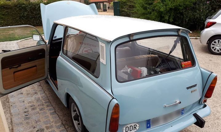 Il n'y a que&nbsp;50 Trabant en état de rouler en France. (BENJAMIN MATHIEU / FRANCEINFO)