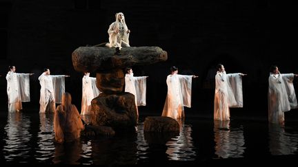 La version d'"Antigone" du Japonais Satoshi Miyagi, ici en répétition le 4 juillet, fera l'ouverture du Festival d'Avignon le 6 juillet.  (ANNE-CHRISTINE POUJOULAT / AFP)