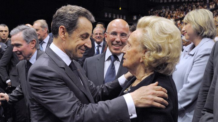 Nicolas Sarkozy et Bernadette Chirac, le 20 avril 2012 &agrave; Nice (Alpes-Maritimes), &agrave; la fin d'un meeting de campagne pour la pr&eacute;sidentielle. (PHILIPPE WOJAZER / AFP)