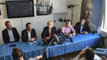 La présidente du FN, Marine Le Pen, donne une conférence de presse après les législatives, entourée des nouveaux députés frontistes, Sébastien Chenu, Bruno Bilde, Ludovic Pajot et du maire d'Hénin-Beaumont, Steeve Briois, le 19 juin 2017. (DENIS CHARLET / AFP)