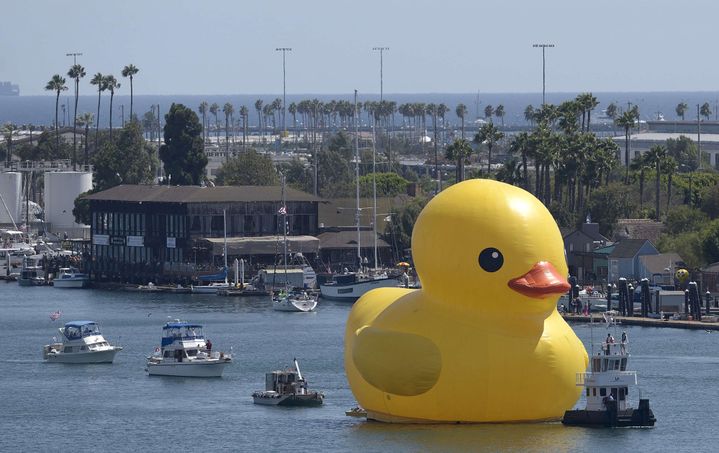 Un canard géant de Florentijn Hofman à Los Angeles (août 2014)
 (Jeff Gritchen / AP / SIPA)