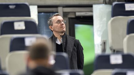 Le président de l'Olympique de Marseille, Jacques-Henri Eyraud, avant le match de football français de L1 entre les Girondins de Bordeaux &nbsp;et l'OM, le 2 février 2020, au stade Matmut-Atlantique de Bordeaux, dans le sud-ouest de la France. (NICOLAS TUCAT / AFP)