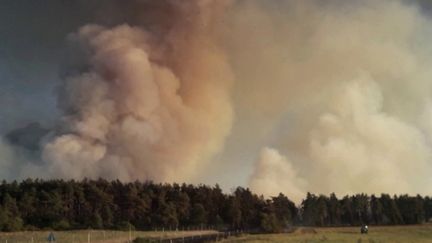 Les Gorges du Tarn sont ravagées par les flammes depuis le lundi 8 août. Un violent incendie, qui s'est déclenché en fin de journée par un engin agricole, a déjà parcouru près de 700 hectares entre la Lozère et l'Aveyron. Plus de 3 000 personnes ont été évacuées en urgence.&nbsp; (CAPTURE ECRAN FRANCE 2)