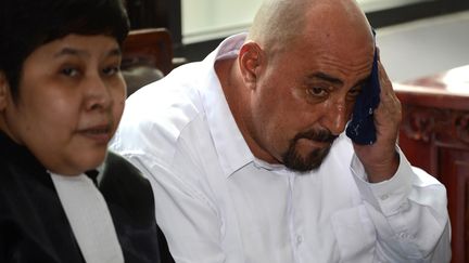 Serge Atlaoui, condamn&eacute; &agrave; mort pour trafic de drogue en Indon&eacute;sie, au tribunal&nbsp;de&nbsp;Tangerang (Indon&eacute;sie) dans le cadre de l'appel contre cette sentence, le 11 mars 2015. (ROMEO GACAD / AFP)