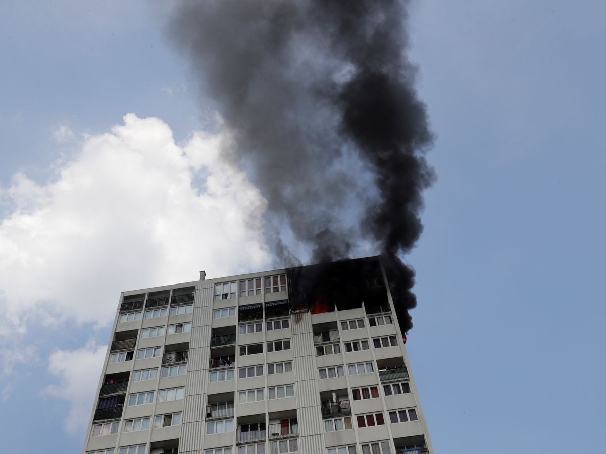 De l'amiante dans le ciel d'Aubervilliers ? L'inquiétant silence de l'État  après l'incendie d'un entrepôt -  – Le blog d'information sur  Aulnay-sous-Bois (93600)