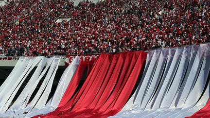 Les supporters du club algérois CRB au stade du 5 juillet lors de la finale de la Coupe d'Algérie en 2017 (BILLAL BENSALEM / NURPHOTO)