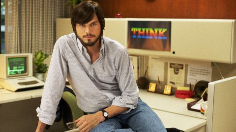 Une photo tir&eacute;e du film "jOBS", de Joshua Michael Stern, avec&nbsp;Ashton Kutcher&nbsp;dans le r&ocirc;le de Steve Jobs. (GLEN WILSON/AP / SIPA / AP)