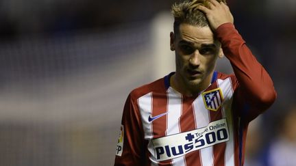 Antoine Griezmann, l'attaquant de l'Atletico Madrid, n'a pas caché sa déception après le nul décevant concédé sur la pelouse du Deportivo. (MIGUEL RIOPA / AFP)