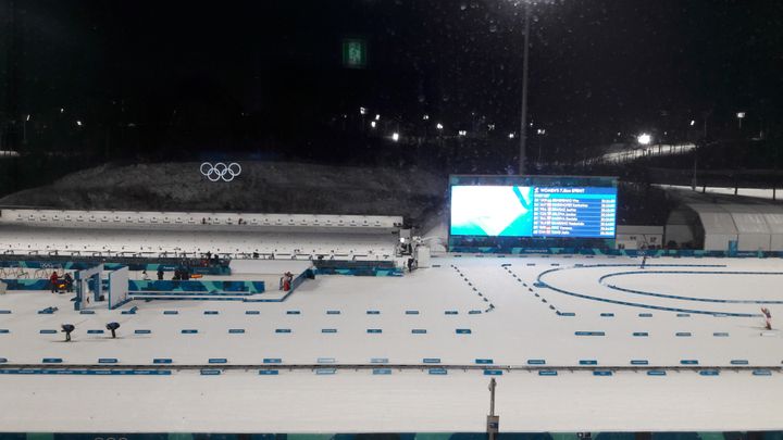 Le pas de tir des épreuves de biathlon, à Pyeongchang. (FANNY LECHEVESTRIER / RADIO FRANCE)