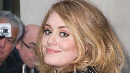 Adele fait la promo de sa dernière chanson, "Hello", à Londres, à Radio 2 (23 octobre 2015)
 (Mario Mitsis / wenn.com / SIPA)