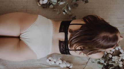 Lingerie Elia : culotte menstruelle shorty, amande écru, en coton bio certifié de fabrication française. 2022 (DR)