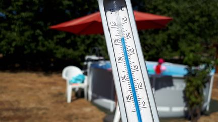 Thermomètre affichant les 40°C. (ALAIN GINESTET / RADIO FRANCE)