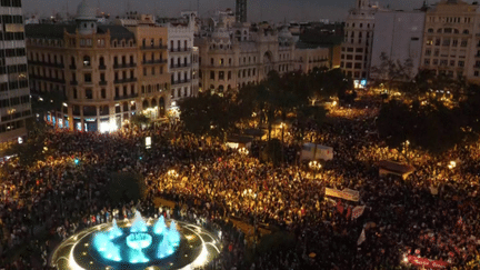 Inondations en Espagne : à Valence, des milliers de personnes manifestent contre les autorités