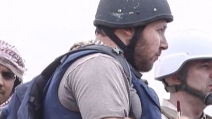 Le journaliste am&eacute;ricain&nbsp;Steven Sotloff, lors d'un reportage. ( CAPTURE ECRAN FRANCE 2)