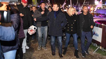 Emmanuel et Brigitte Macron&nbsp;au village de la Transat Jacques-Vabre au Havre, samedi 4 novembre 2017. (DAMIEN MEYER / AFP)