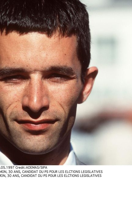 Benoît Hamon, à 30 ans, lors de sa candidature aux élections législatives de 1997 dans la deuxième circonscription du Morbihan (ADEMAS / SIPA)